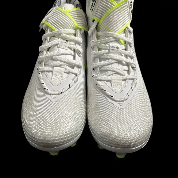 NWT Under Armour Men's Highlight MCFootball Cleats size 11