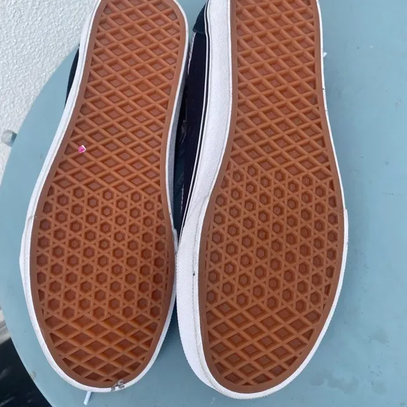 NWT Unisex Vans Off The Wall Pride Shoes (8.5 M / 10 W)