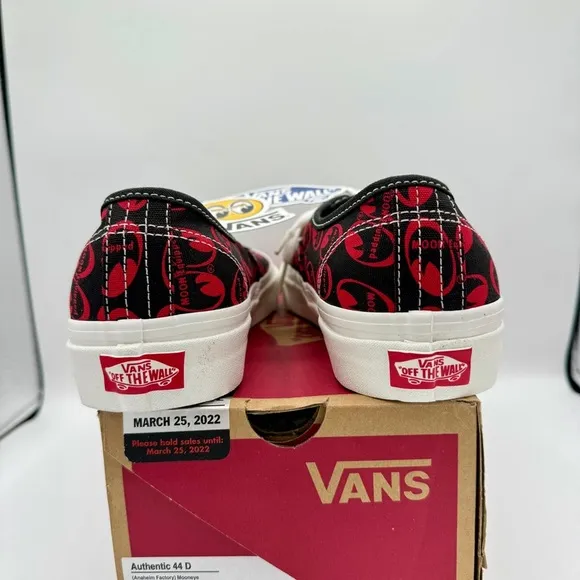 NWT Vans Classic Authentic 44 D Skate Shoes Anaheim Edition Mooneye Red Unisex