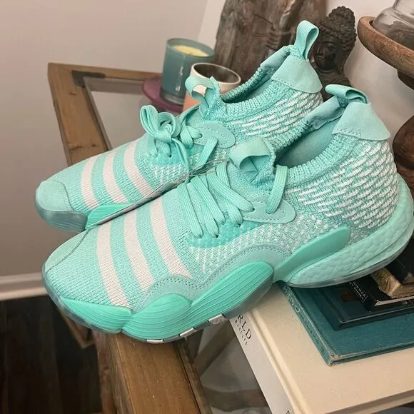 NWT ADIDAS Trae Young 2.0 Signature Basketball Shoes. Men’s size 10.