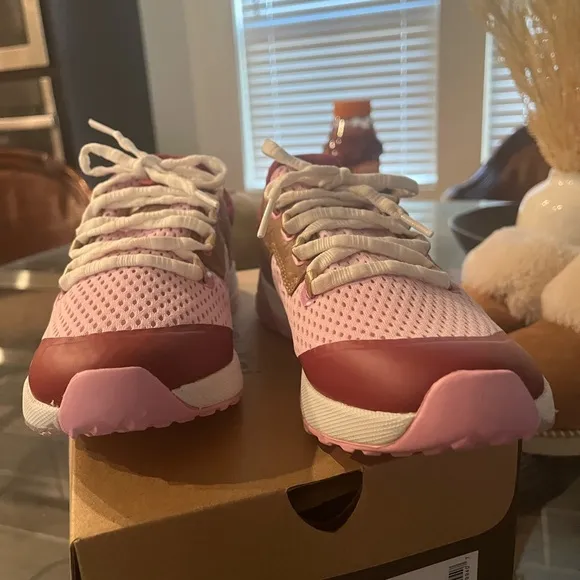 OluKai Wailuku Women’s Athletic Shoes