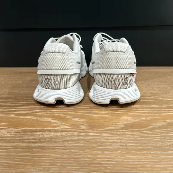 On Cloud 5 women’s size 9.5