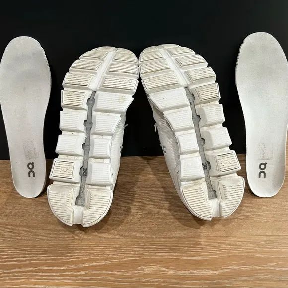 On Cloud 5 women’s size 9.5