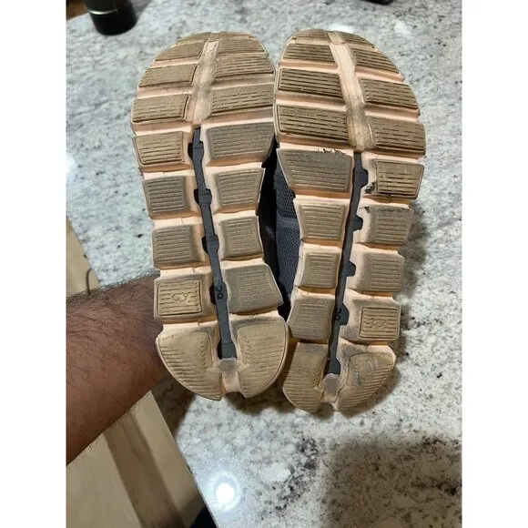 On Cloud Cloud 5 Running Shoes - Size 8.5