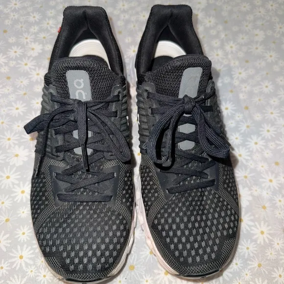 On cloud cloud swift running shoes 8.5