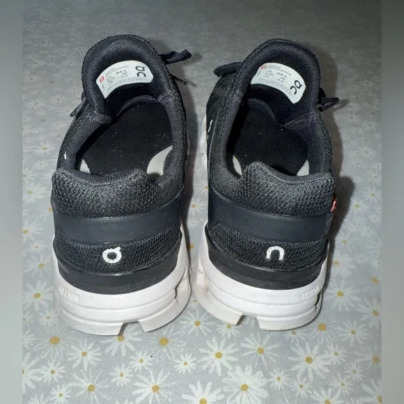 On cloud cloud swift running shoes 8.5
