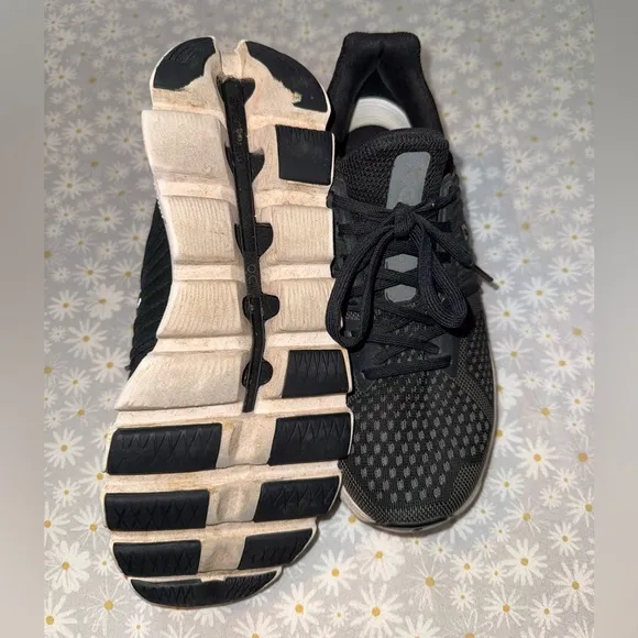 On cloud cloud swift running shoes 8.5