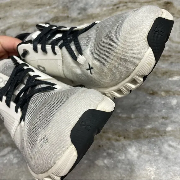 On Cloud Cloud X 4 Running Shoes Women’s Size 8 in Ivory Black