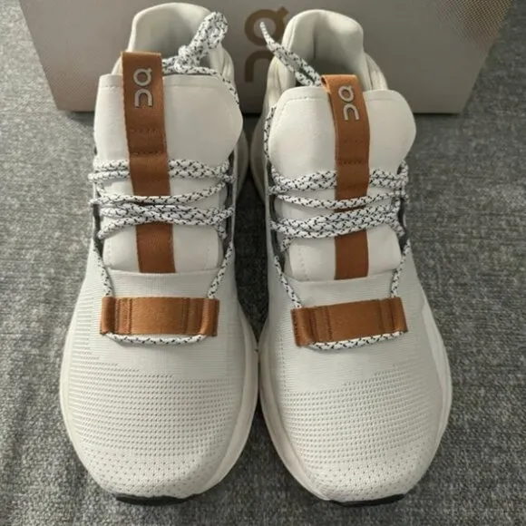 ON Cloud Cloudnova Running Shoes