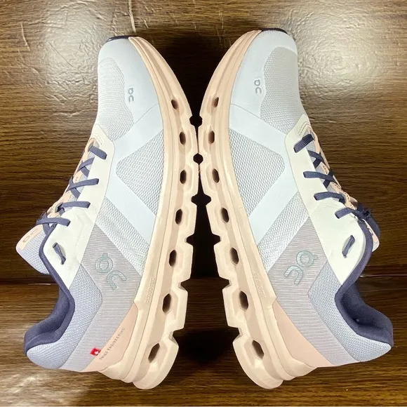 On Cloud Cloudrunner Women’s Shoe Size 10.5