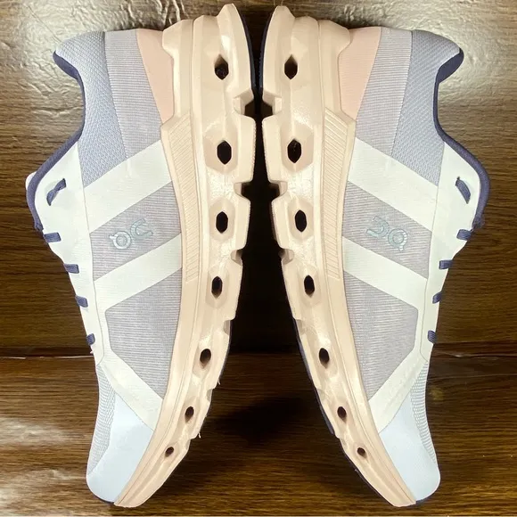 On Cloud Cloudrunner Women’s Shoe Size 10.5