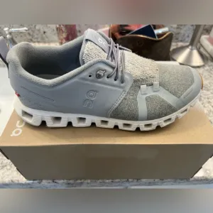 On Cloud Women’s Athletic Shoes 9