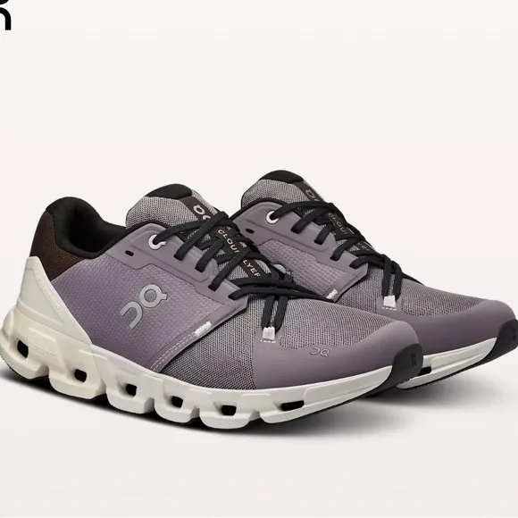 On cloud women’s shoes size 9 cloudflyer 4