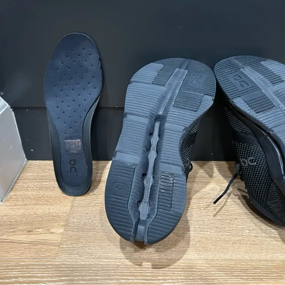 On CloudNova women’s size 7