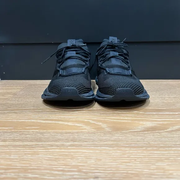 On CloudNova women’s size 7