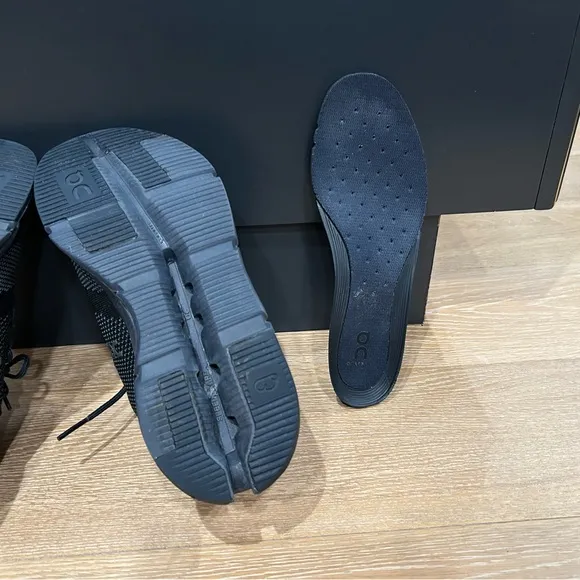 On CloudNova women’s size 7