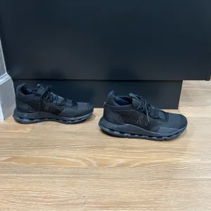 On CloudNova women’s size 7