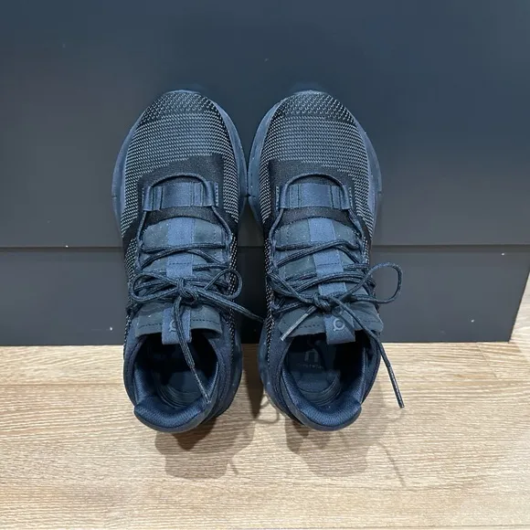 On CloudNova women’s size 7