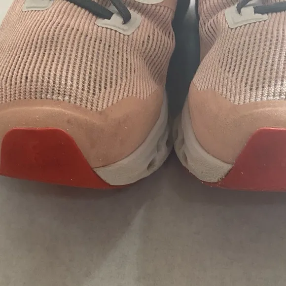 On Cloudstratus Running Size 9 Women’s Cloudtec Helion