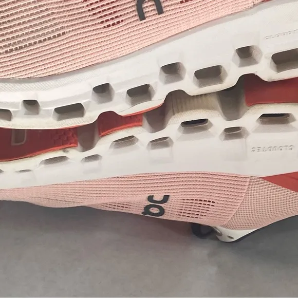 On Cloudstratus Running Size 9 Women’s Cloudtec Helion