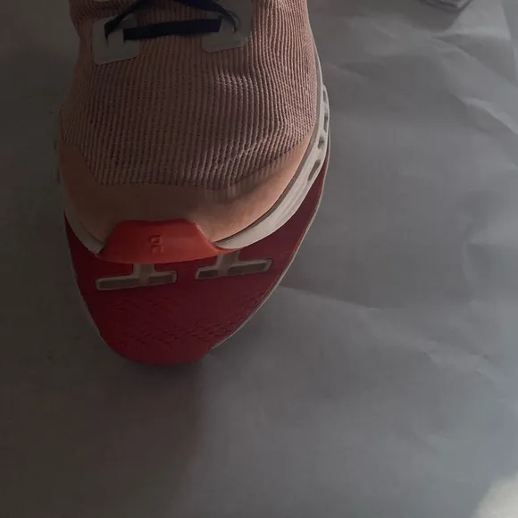 On Cloudstratus Running Size 9 Women’s Cloudtec Helion