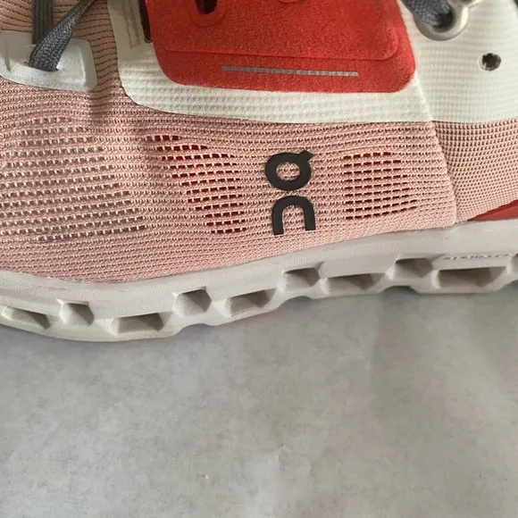 On Cloudstratus Running Size 9 Women’s Cloudtec Helion