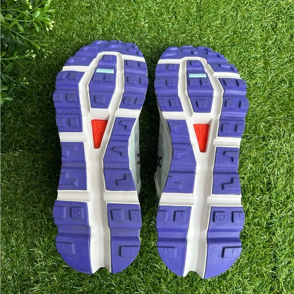 ON Cloudvista 'Frost Mineral'Sneakers  WOMEN size 7.5 new