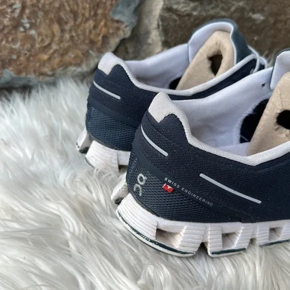 On Running Cloud 5 Black White Women Shoes 10.5