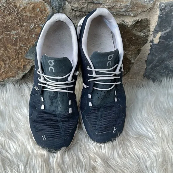 On Running Cloud 5 Black White Women Shoes 10.5