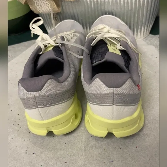 On Running Cloudgo Women’s Size 9.5 ‘Frost/Hay’ Running Shoes
