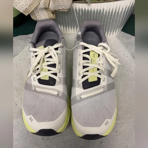 On Running Cloudgo Women’s Size 9.5 ‘Frost/Hay’ Running Shoes