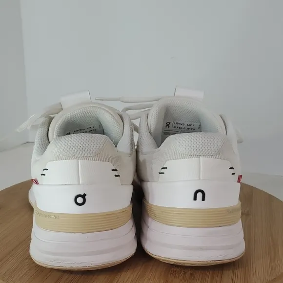 On Running THE ROGER Pro White and Tan Tennis Shoes Women's Size 9