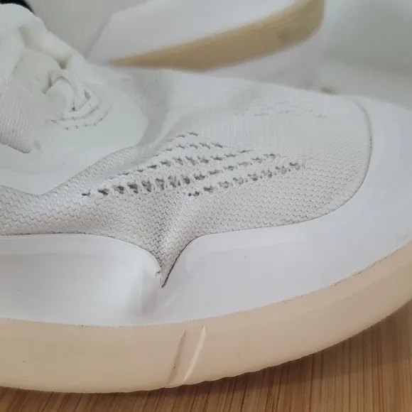 On Running THE ROGER Pro White and Tan Tennis Shoes Women's Size 9