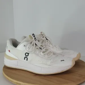On Running THE ROGER Pro White and Tan Tennis Shoes Women's Size 9