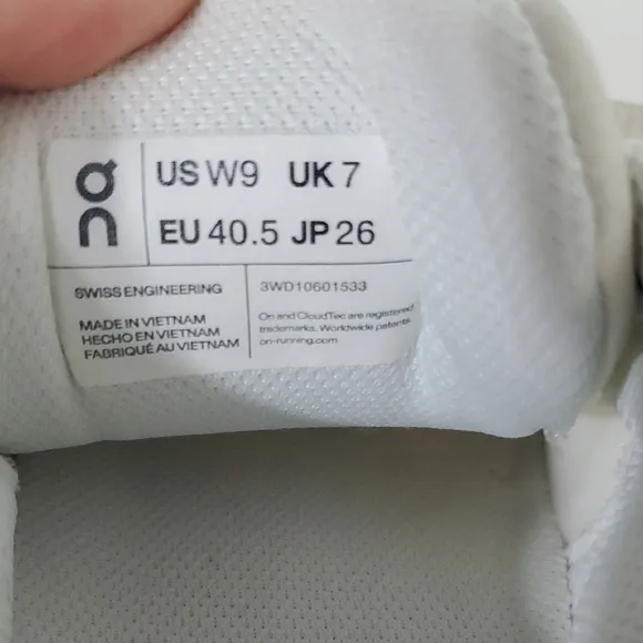 On Running THE ROGER Pro White and Tan Tennis Shoes Women's Size 9
