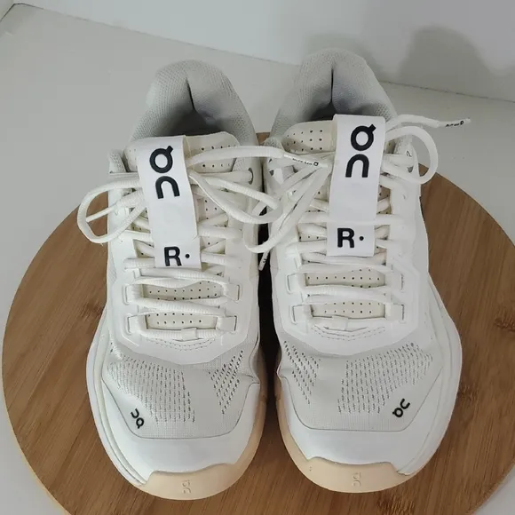 On Running THE ROGER Pro White and Tan Tennis Shoes Women's Size 9