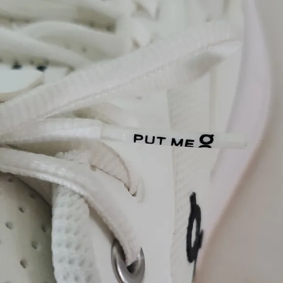 On Running THE ROGER Pro White and Tan Tennis Shoes Women's Size 9