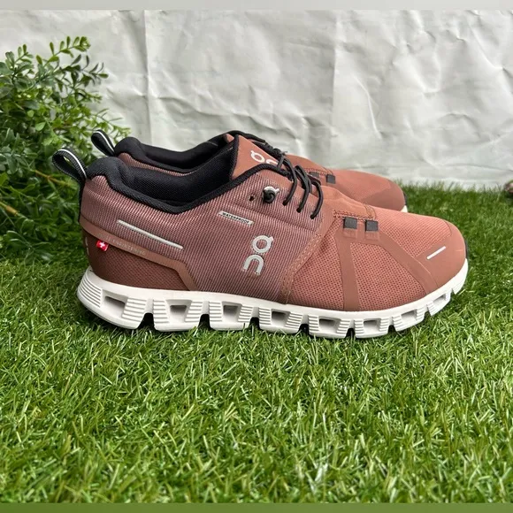 ON RUNNINGCloud 5 Waterproof -Cocoa/Frost women SIZE 7 NEW