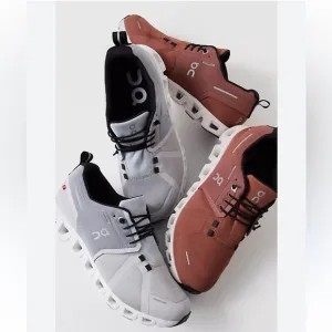 ON RUNNINGCloud 5 Waterproof -Cocoa/Frost women SIZE 7 NEW