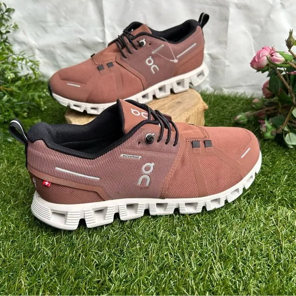 ON RUNNINGCloud 5 Waterproof -Cocoa/Frost women SIZE 7 NEW