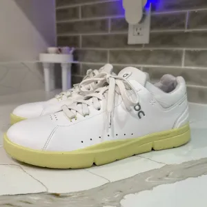 On The Roger Advantage Sneakers. Women’s size 9 M. Color White