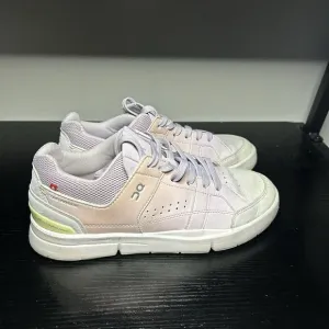 On The Roger Clubhouse Opal Prairie Limelight Women’s Size 6.5 Tennis Shoes