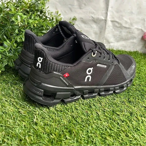 On Women's CloudflyerWaterproof Running Shoes black size 5.5 new