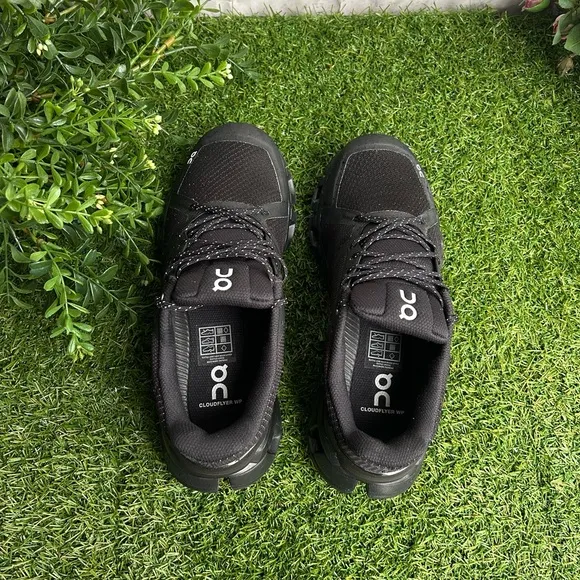 On Women's CloudflyerWaterproof Running Shoes black size 5.5 new