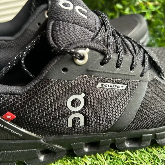 On Women's CloudflyerWaterproof Running Shoes black size 5.5 new