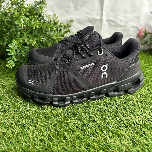 On Women's CloudflyerWaterproof Running Shoes black size 5.5 new