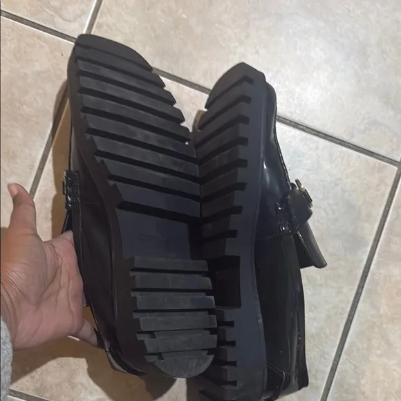 Open edit Sz 11 Black Leather Loafers with Gold Accent. CHunky heel 90s style