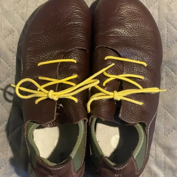 OTZ shoes men’s size 10 brown pre-owned condition‎