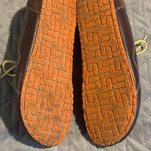 OTZ shoes men’s size 10 brown pre-owned condition‎