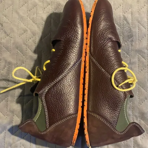 OTZ shoes men’s size 10 brown pre-owned condition‎